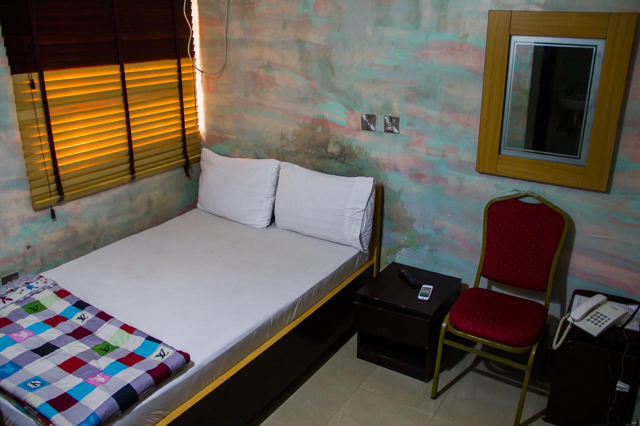 Glasshouse Hotel And Suites Egba Eksteriør bilde