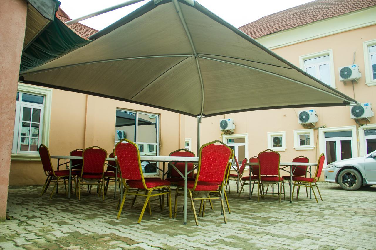 Glasshouse Hotel And Suites Egba Eksteriør bilde